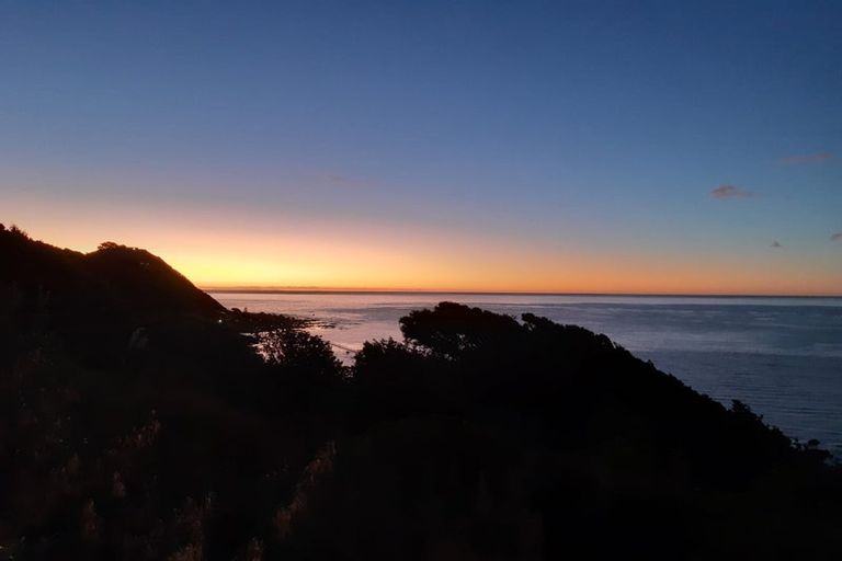 Photo of property in 11 Te Pari Pari Road, Pukerua Bay, 5026