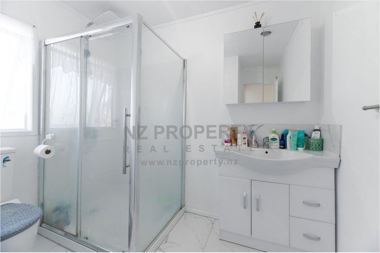 Photo of property in 46 Parrs Cross Road, Henderson, Auckland, 0612