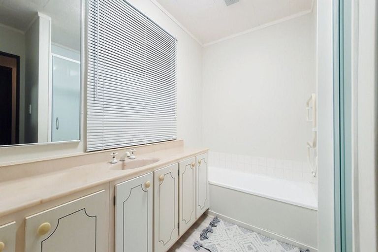 Photo of property in 53 Hathaway Avenue, Karori, Wellington, 6012