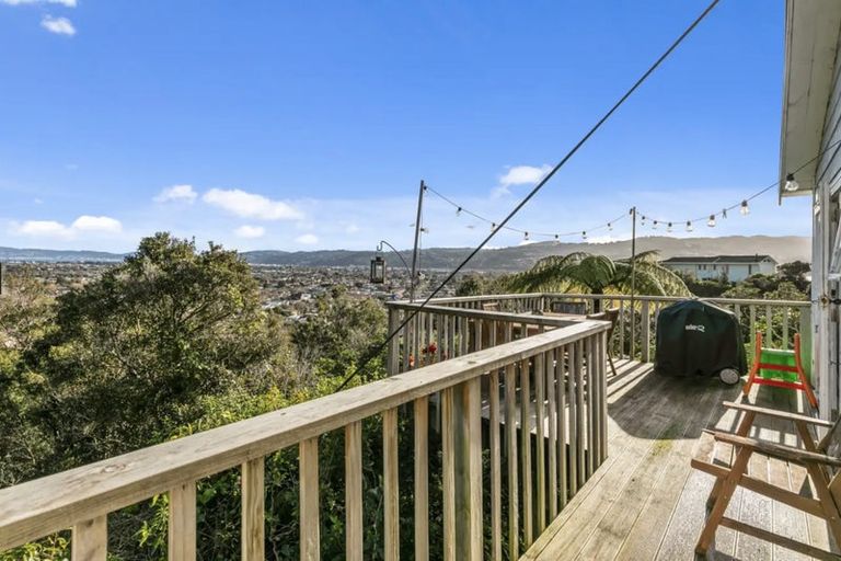 Photo of property in 24 Woodvale Grove, Fairfield, Lower Hutt, 5011