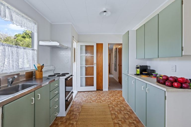 Photo of property in 53 Trias Road, Totara Vale, Auckland, 0629