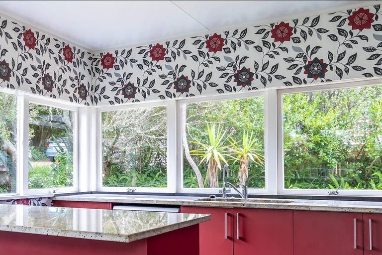 Photo of property in 265 Titirangi Road, Titirangi, Auckland, 0604