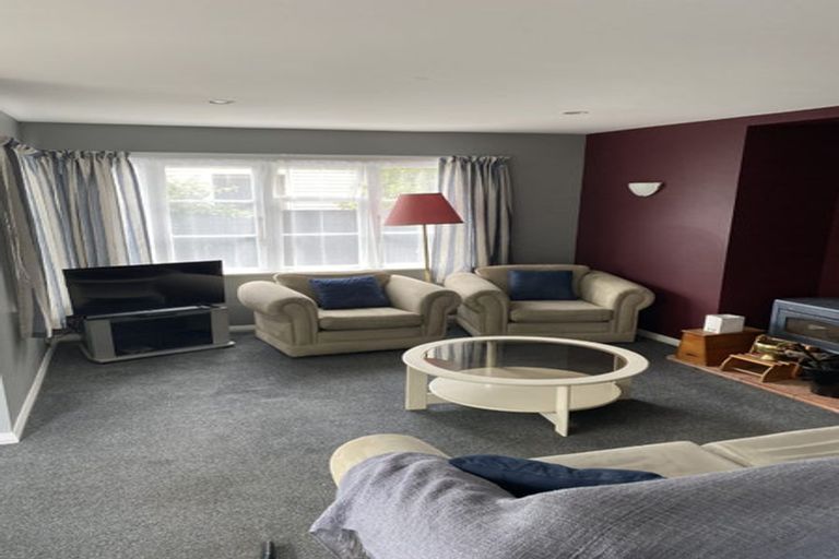 Photo of property in 13 Bateman Avenue, Bryndwr, Christchurch, 8053