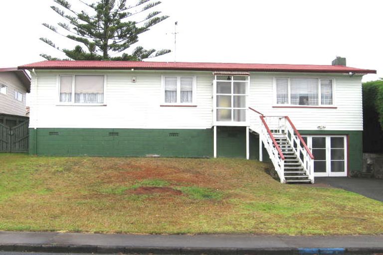 Photo of property in 48 Farquhar Road, Glendene, Auckland, 0602