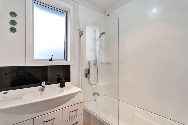 Photo of property in 116 Omata Road, Marfell, New Plymouth, 4310