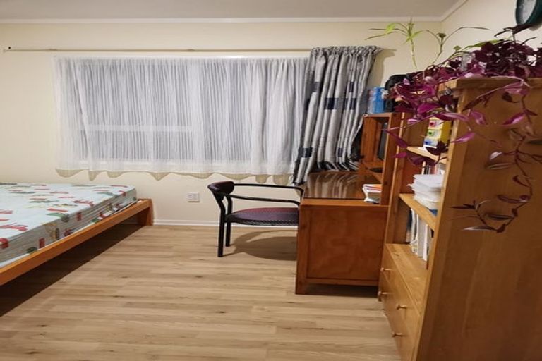 Photo of property in 15 Vanbrugh Place, Bucklands Beach, Auckland, 2014