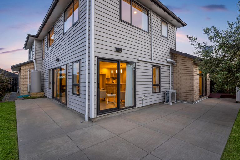 Photo of property in 16 Dalray Avenue, Takanini, 2112