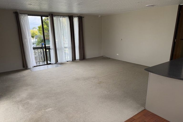 Photo of property in 43 Elizabeth Drive, West Harbour, Auckland, 0618