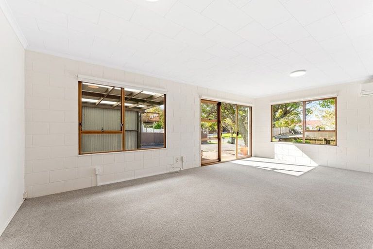 Photo of property in 6 Quo Vadis Place, Red Beach, 0932