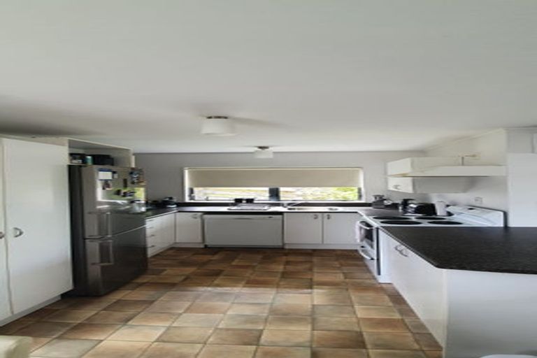 Photo of property in 2/22 Lambrown Drive, Totara Vale, Auckland, 0629