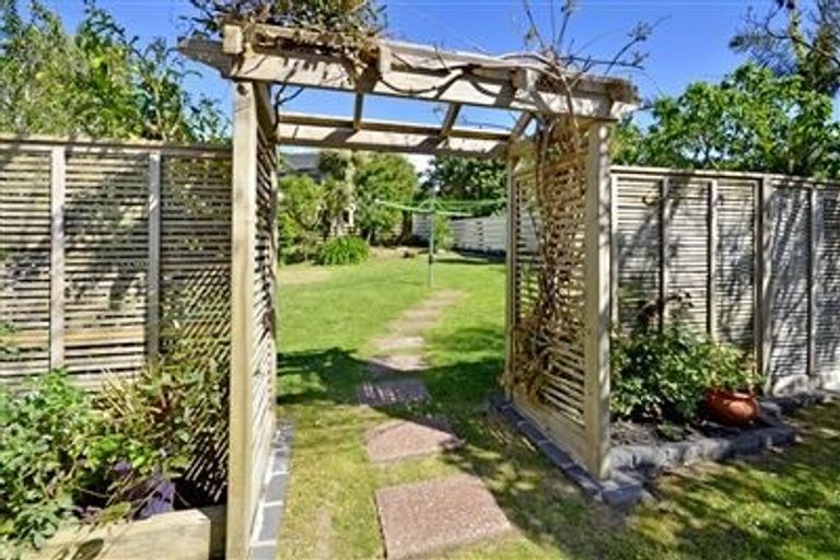 Photo of property in 28 Churchill Road, Murrays Bay, Auckland, 0630
