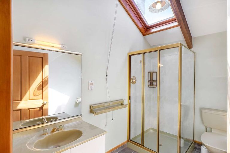 Photo of property in 10 Regency Crescent, Redwood, Christchurch, 8051