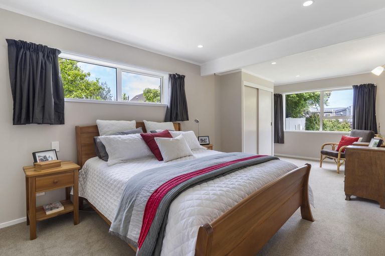 Photo of property in 69b Hattaway Avenue, Bucklands Beach, Auckland, 2012