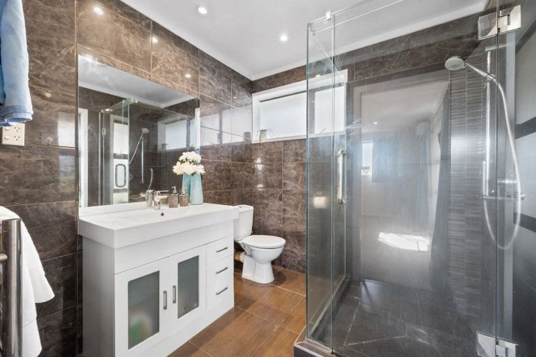 Photo of property in 15 Pigeon Mountain Road, Half Moon Bay, Auckland, 2012