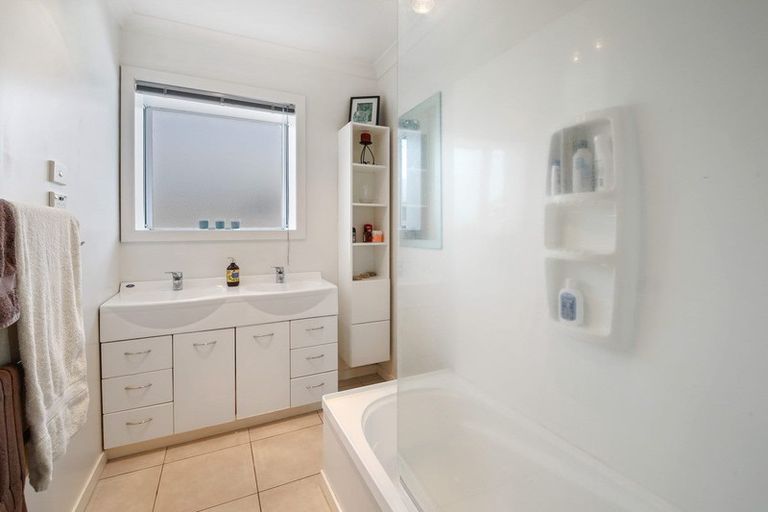 Photo of property in 41 Waratah Street, Avondale, Christchurch, 8061