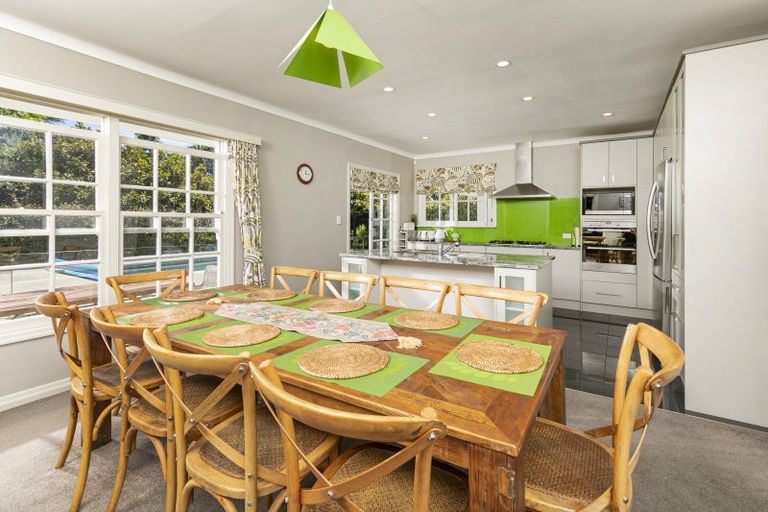 Photo of property in 21 Koraha Road, Kumeu, 0892