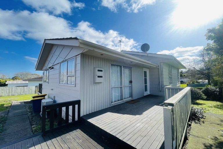 Photo of property in 3 St Margaret Place, West Harbour, Auckland, 0618