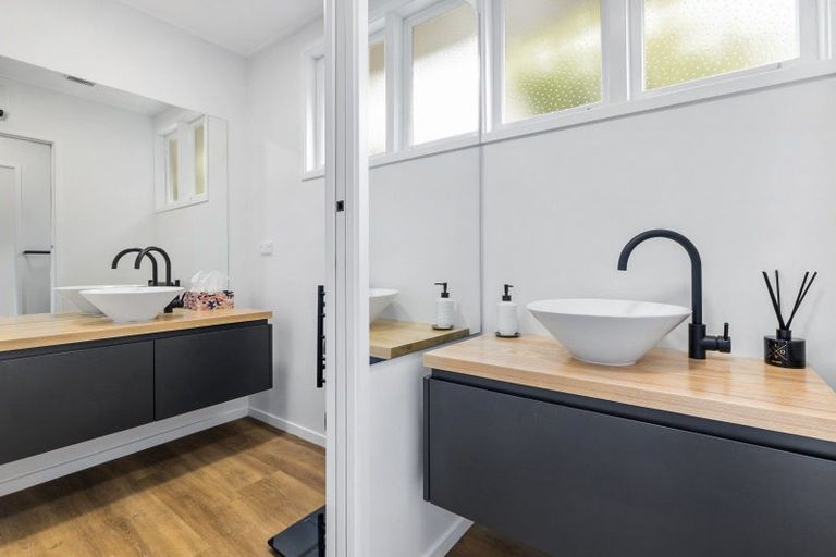 Photo of property in 77 Easther Crescent, Kew, Dunedin, 9012