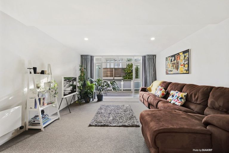 Photo of property in Victoria Villas, 42/35 Pirie Street, Mount Victoria, Wellington, 6011