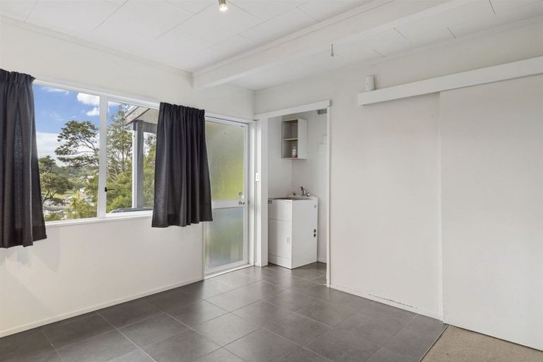 Photo of property in 2/27 Witheford Drive, Bayview, Auckland, 0629