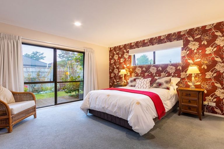 Photo of property in 32 Hadleigh Court, Paraparaumu, 5032