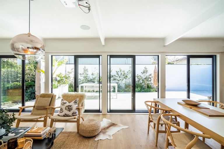 Photo of property in 1/246 Lake Road, Hauraki, Auckland, 0622