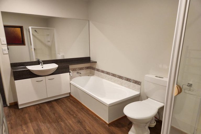 Photo of property in 14 Marina View, Paremata, Porirua, 5026