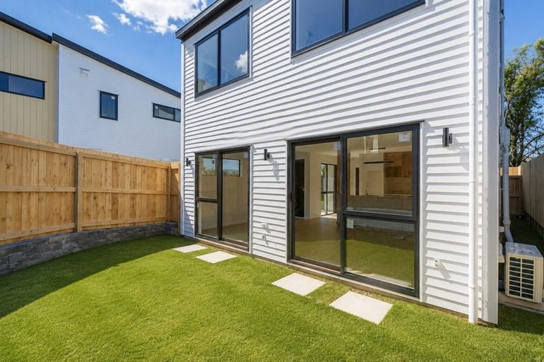 Photo of property in 6b Kaweka Street, New Lynn, Auckland, 0600