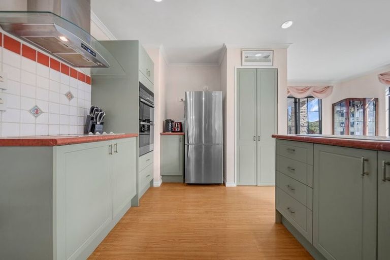 Photo of property in 5 Figtree Terrace, Goodwood Heights, Auckland, 2105