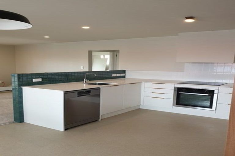 Photo of property in 2/7 Ian Place, Glendene, Auckland, 0602