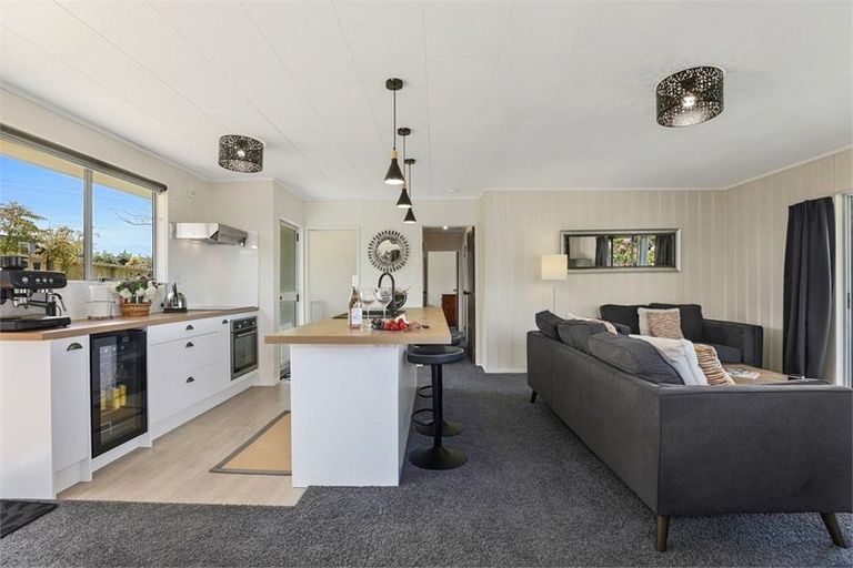 Photo of property in 11b Kinder Street, Acacia Bay, Taupo, 3330