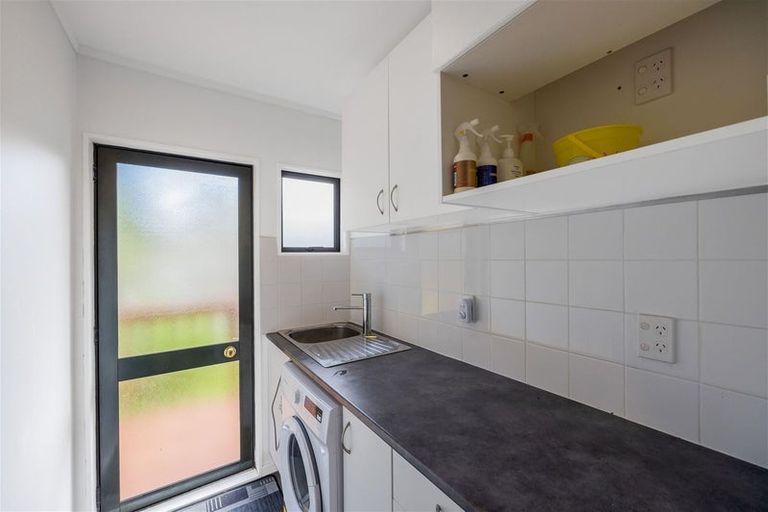 Photo of property in 2/9 Ridgewood Crescent, Birkenhead, Auckland, 0626