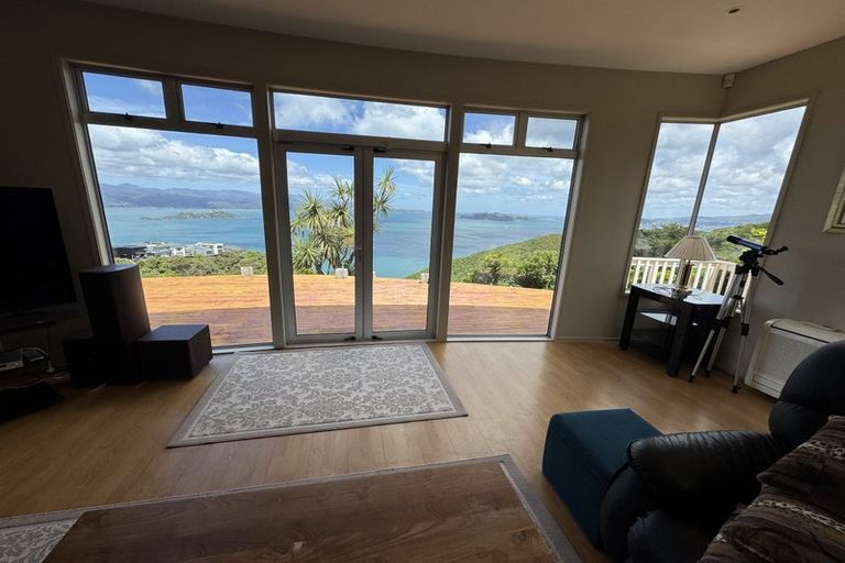 Photo of property in 14 Forbes Lane, Newlands, Wellington, 6037