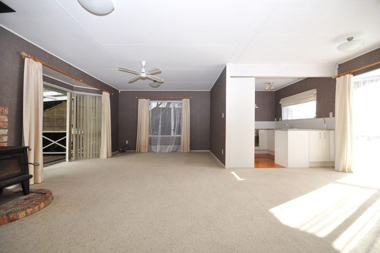 Photo of property in 81 Kemp Road, Massey, Auckland, 0614