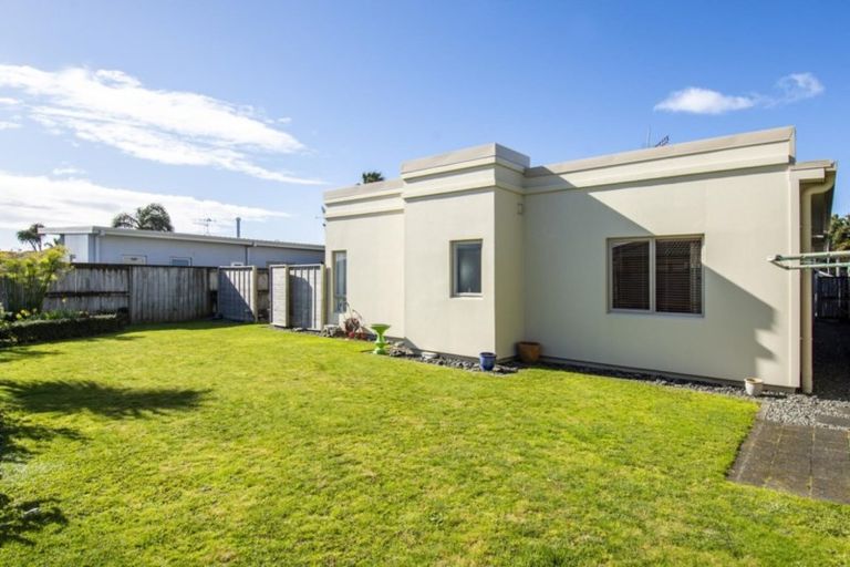 Photo of property in 8 Saint Clair Place, Papamoa Beach, Papamoa, 3118