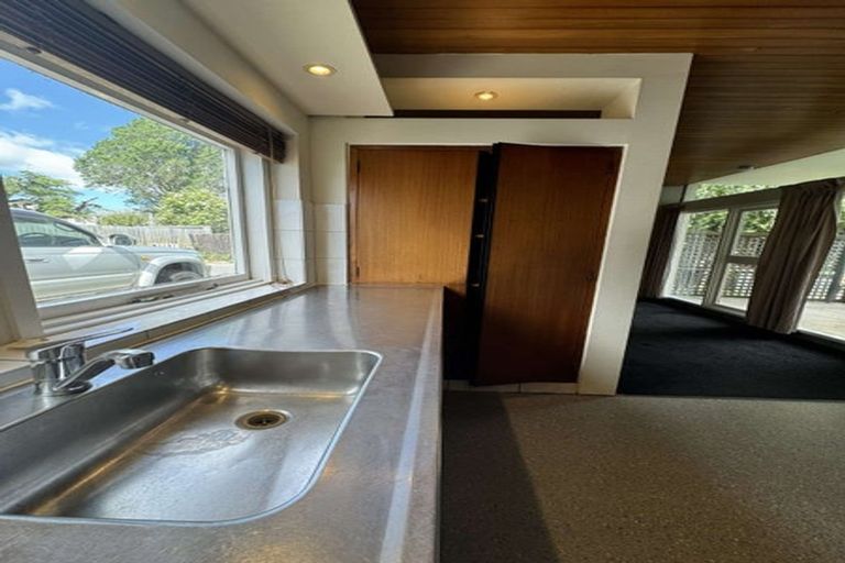 Photo of property in 1/136 Holly Road, St Albans, Christchurch, 8014