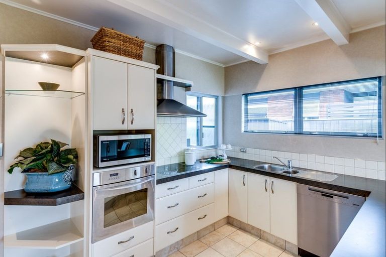 Photo of property in 32 Saint Hill Lane, Havelock North, 4130