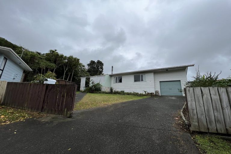 Photo of property in 4 Fernhaven Place, Massey, Auckland, 0614