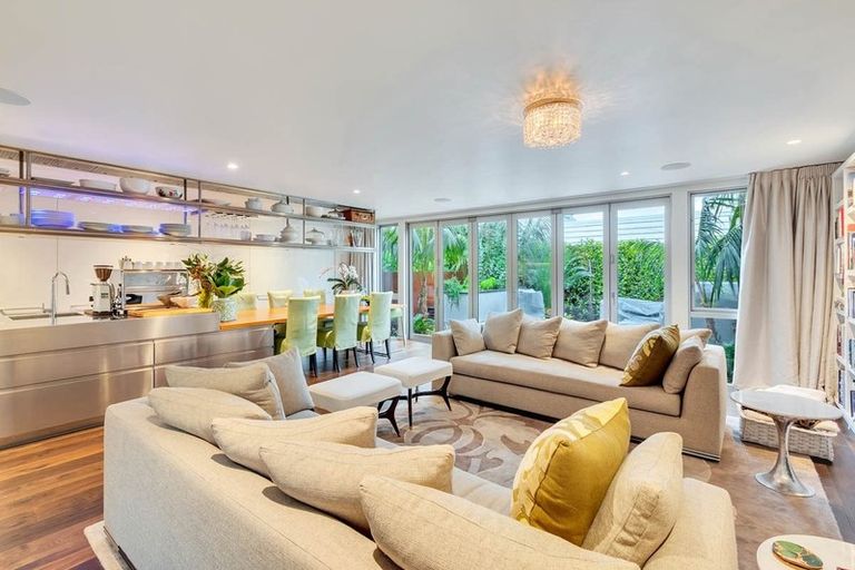 Photo of property in 48 Gladstone Road, Parnell, Auckland, 1052