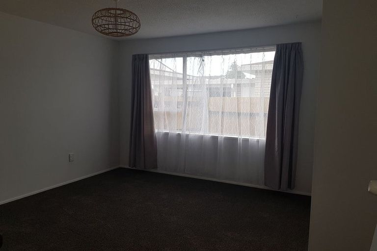 Photo of property in 19 Salford Avenue, Redwood, Christchurch, 8051