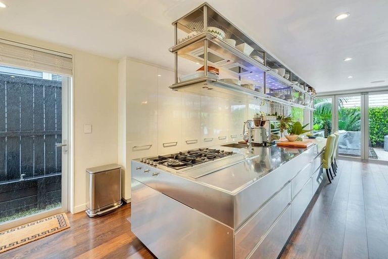 Photo of property in 48 Gladstone Road, Parnell, Auckland, 1052