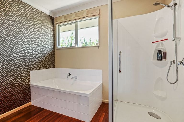 Photo of property in 296 Gardiners Road, Harewood, Christchurch, 8051