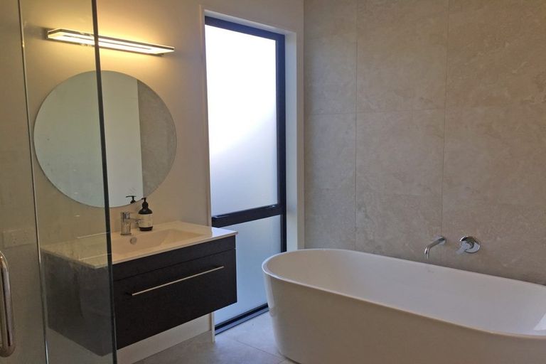 Photo of property in 7 Little Alpha Loop, Wanaka, 9305