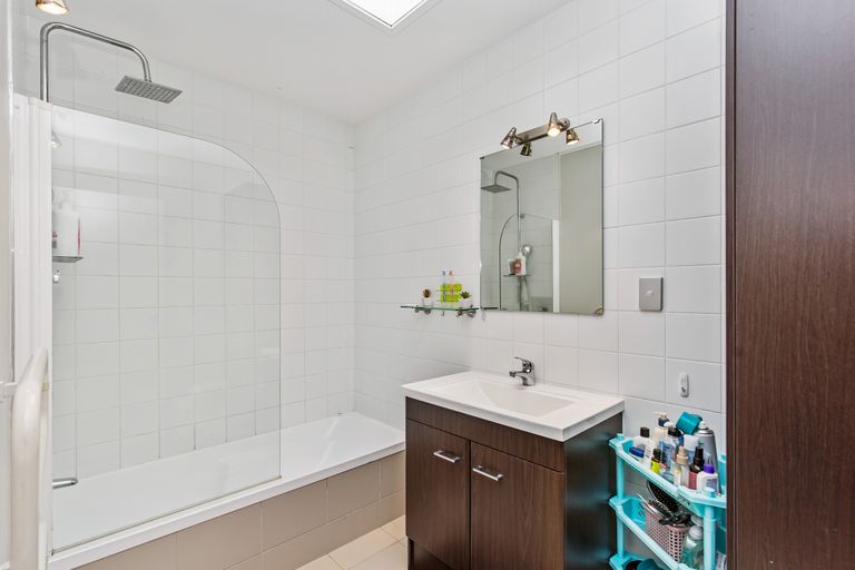 Photo of property in 1/612 Beach Road, Browns Bay, Auckland, 0630