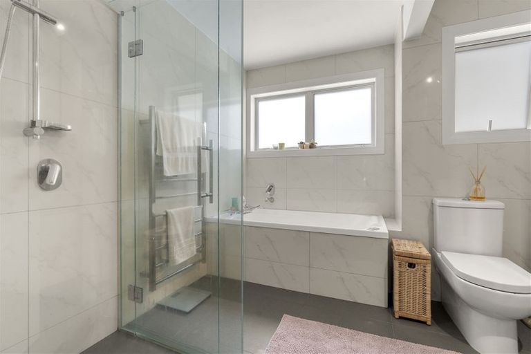 Photo of property in 1 Seacliffe Avenue, Belmont, Auckland, 0622