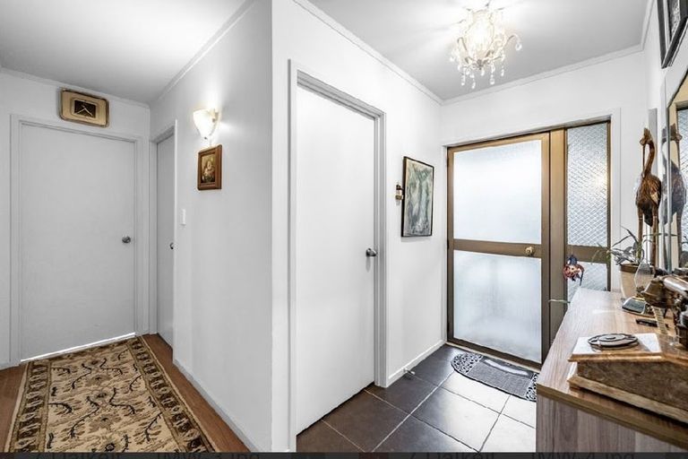 Photo of property in 1/7 Dalkeith Place, Opaheke, Papakura, 2113