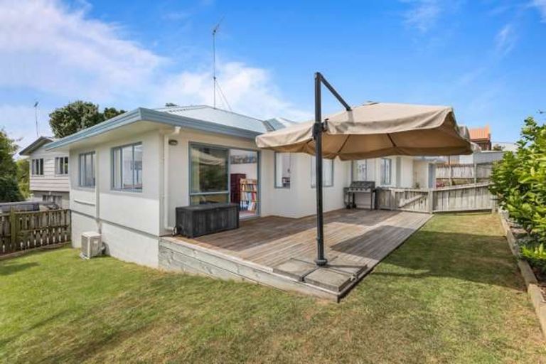 Photo of property in 2/840 Whangaparaoa Road, Manly, Whangaparaoa, 0930