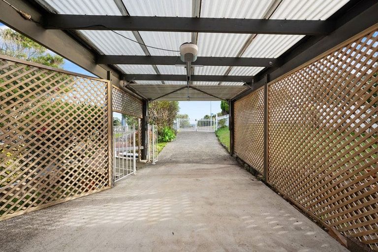 Photo of property in 1/3 Hall Road, Glenfield, Auckland, 0629
