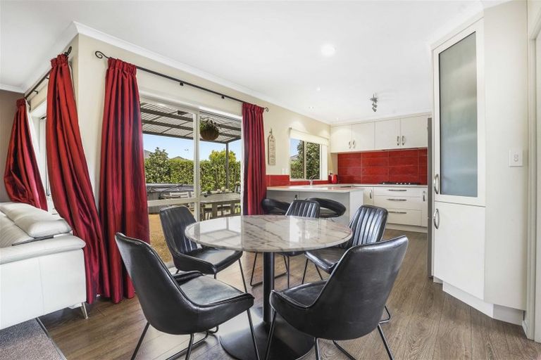 Photo of property in 6 Holly Place, Rototuna North, Hamilton, 3210