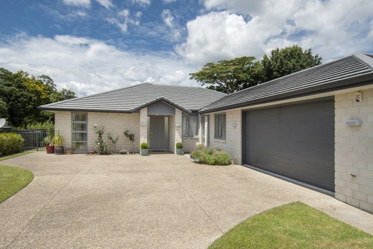 Photo of property in 16 Tranquil Grove, Omokoroa, 3114